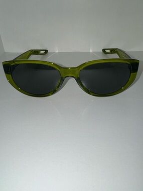 Nike NV07 Sunglasses FN0303-390 in Moss Green